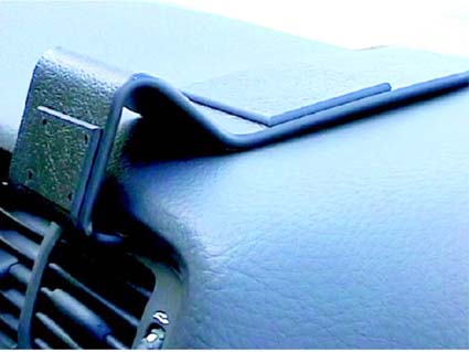 Brodit Extra-strength ProClip 213402 voor Volvo V70 1997-2000 en Volvo S70 1997-2000 - montagepositie op dashboard