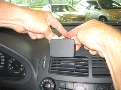 Brodit Extra-strength ProClip 213411 voor Mercedes Benz E-Class, Stationwagon 2003-2009, Mercedes Benz E-Class, Sedan 2002-2008 en Mercedes Benz E-Class, Coupé 2002-2009 - ProClip geplaatst in het voertuig