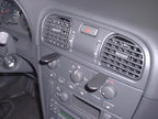 Brodit Extra-strength ProClip 213414 voor Volvo V40 2001-2003 en Volvo S40 2001-2003 - montagepositie op dashboard