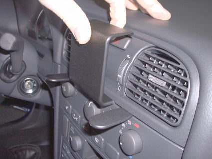 Brodit Extra-strength ProClip 213414 voor Volvo V40 2001-2003 en Volvo S40 2001-2003 - ProClip geplaatst in het voertuig