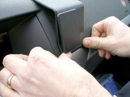 Brodit Extra-strength ProClip 213443 voor Opel Astra 2004-2009 - detail van dashboardmontage