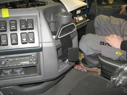 Brodit Extra-strength ProClip 213459 voor Volvo NH series 2009-2012, Volvo FM series 2009-2013 en Volvo FH series 2009-2012 - installatiepositie