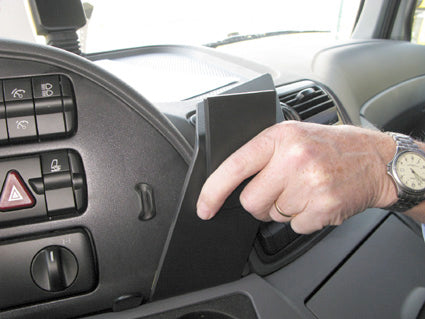 Brodit Extra-strength ProClip 213465 voor Mercedes Benz Actros 2003-2013 - ProClip geplaatst in het voertuig