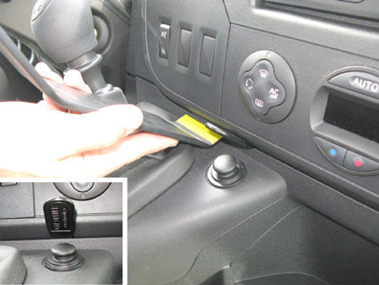 Brodit Extra-strength ProClip 213469 voor Nissan NV400 2012-2020, Opel Movano 2011-2019 en Renault Master 2011-2019 - montagepositie op dashboard