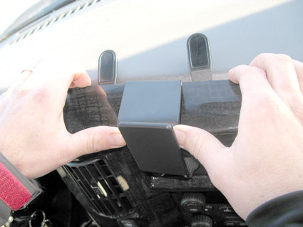 Brodit Extra-strength ProClip 213472 voor Chevrolet Van 2008-2016, Chevrolet Express 2008-2016 e.a. - detail van dashboardmontage
