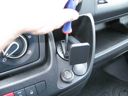 Brodit Extra-strength ProClip 213473 voor Citroen Jumper 2007-2024, Dodge Ram ProMaster Van 2014-2021 e.a. - detail van dashboardmontage