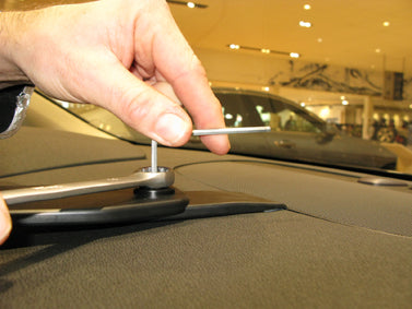 Brodit Extra-strength ProClip 213525 voor Volvo V90 2017-2026 en Volvo S90 2017-2025 - detail van dashboardmontage