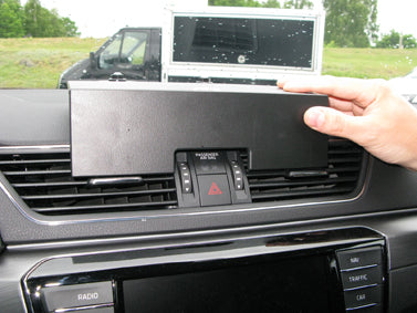 Brodit Extra-strength ProClip 213527 voor Skoda Superb 2016-2023 - montagepositie op dashboard