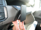 Brodit Extra-strength ProClip 213532 voor MAN TGE 2019-2024 en Volkswagen Crafter 2017-2024 - detail van dashboardmontage