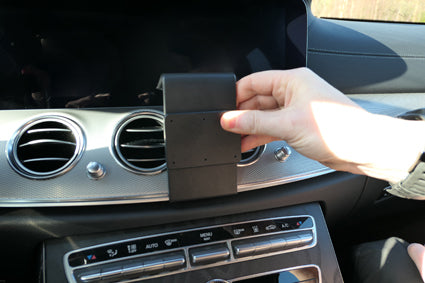 Brodit Extra-strength ProClip 213538 voor Mercedes Benz E-Class, Stationwagon 2018-2023, Mercedes Benz E-Class, Sedan 2018-2023 e.a. - montagepositie op dashboard