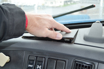 Brodit Extra-strength ProClip 213548 voor Volvo VNM series 2003-2018, Volvo VNL series 2003-2018 e.a. - montagepositie op dashboard