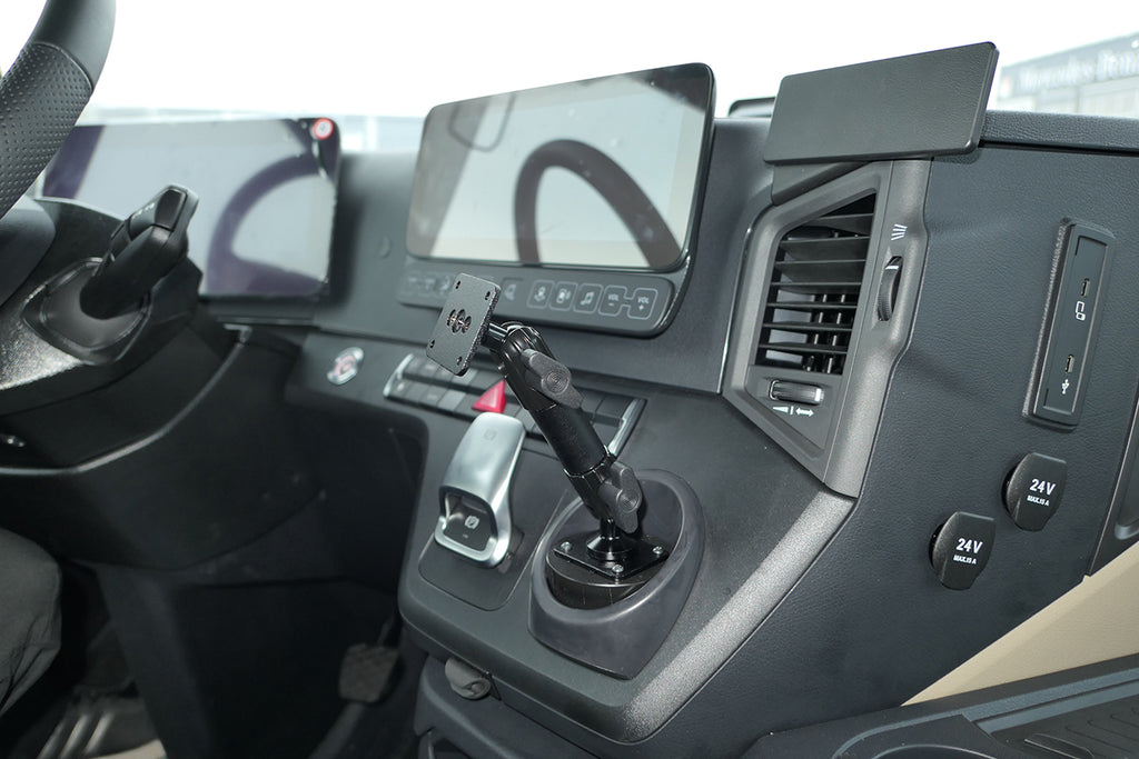 Brodit Extra-strength ProClip 213559 voor Mercedes Benz Arocs 2020-2026 en Mercedes Benz Actros 5 2020-2026 - productfoto zwarte ABS montagebasis