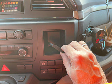 Brodit ProClip 213577 voor MAN TGX 2020-2026 en MAN TGS 2020-2026 - montagepositie op dashboard