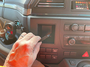 Brodit ProClip 313577 voor MAN TGX 2020-2026 en MAN TGS 2020-2026 - montagepositie op dashboard