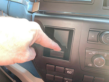 Brodit ProClip 313577 voor MAN TGX 2020-2026 en MAN TGS 2020-2026 - detail van dashboardmontage