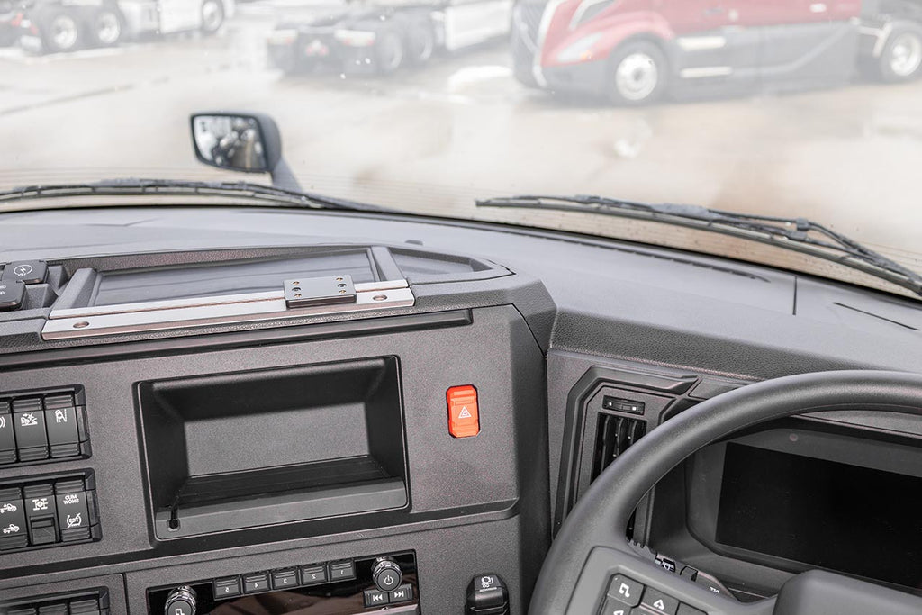 Brodit Extra-strength ProClip 313590 voor Mack Pioneer 2026-2026 en Mack Anthem 2026-2026 - montagefoto 10