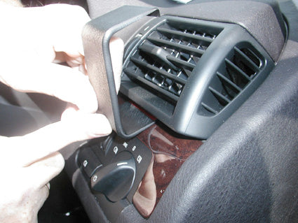 Brodit ProClip 602851 voor BMW Compact 2001-2007 en BMW 3-series M3 E46 1998-2004 - ProClip geplaatst in het voertuig