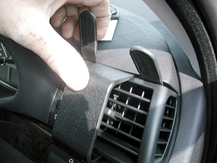 Brodit ProClip 602851 voor BMW Compact 2001-2007 en BMW 3-series M3 E46 1998-2004 - detail van dashboardmontage