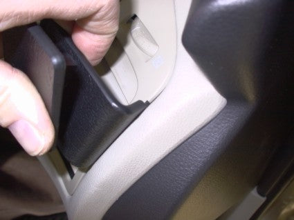 Brodit ProClip 603048 voor Nissan Primera 2002-2009 - montagepositie op dashboard