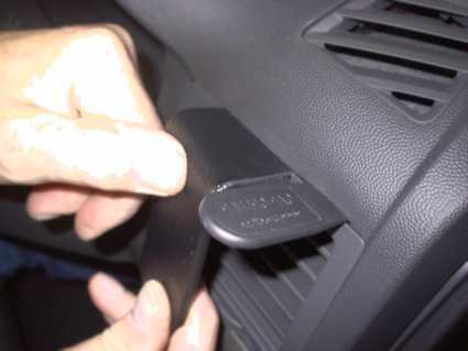 Brodit ProClip 603078 voor Opel Vectra C 2002-2010, Opel Signum 2003-2008 e.a. - detail van dashboardmontage