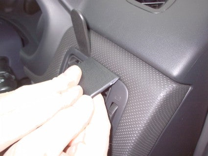 Brodit ProClip 603139 voor Subaru Forester 2003-2007 - detail van dashboardmontage