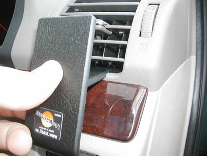 Brodit ProClip 603208 voor Suzuki XL-7 2003-2006 en Suzuki Grand Vitara 2003-2004 - detail van dashboardmontage