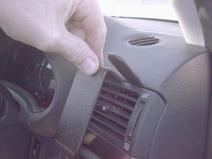 Brodit ProClip 603213 voor Toyota Avensis 2003-2008 - detail van dashboardmontage