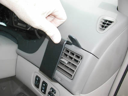 Brodit ProClip 603242 voor Toyota Sienna 2004-2010 - detail van dashboardmontage