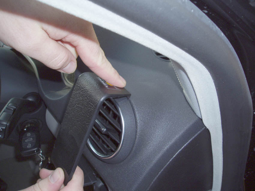 Brodit ProClip 603416 voor Audi S3 2003-2013 en Audi A3 2003-2012 - montagepositie op dashboard