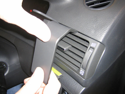 Brodit ProClip 603803 voor Toyota Corolla 2002-2007 - ProClip geplaatst in het voertuig