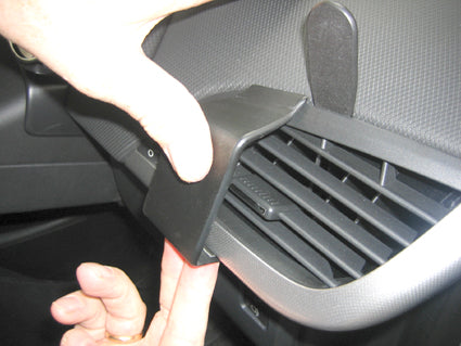 Brodit ProClip 603817 voor Peugeot 207 2006-2014 - detail van dashboardmontage