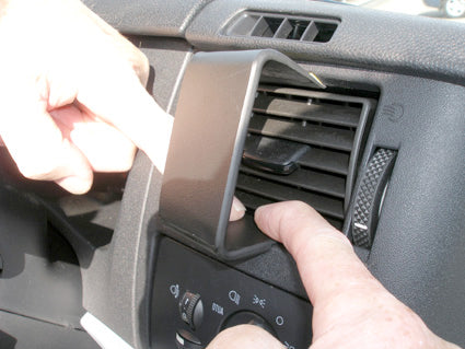 Brodit ProClip 603906 voor Ford Transit Tourneo 2007-2013 en Ford Transit 2007-2013 - detail van dashboardmontage