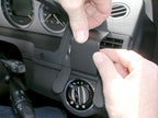 Brodit ProClip 603996 voor Mercedes Benz C-Class (180-320) 2007-2010 - detail van dashboardmontage