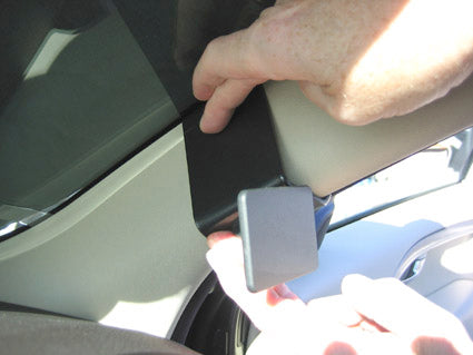 Brodit ProClip 604081 voor Volvo XC70 2008-2011, Volvo V70 II 2008-2011 en Volvo S80 2007-2011 - detail van dashboardmontage