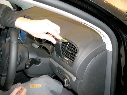 Brodit ProClip 604262 voor Volkswagen Golf VI Variant 2010-2012 en Volkswagen Golf VI 2009-2012 - montagepositie op dashboard