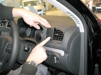 Brodit ProClip 604262 voor Volkswagen Golf VI Variant 2010-2012 en Volkswagen Golf VI 2009-2012 - detail van dashboardmontage