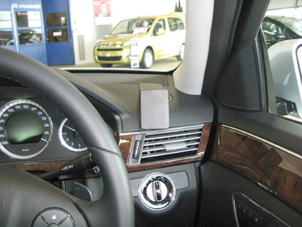 Brodit ProClip 604332 voor Mercedes Benz E-Class, Stationwagon 2010-2016 en Mercedes Benz E-Class, Sedan 2009-2016 - installatiepositie