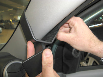 Brodit ProClip 604337 voor Nissan Pixo 2009-2015 en Suzuki Alto 2009-2016 - ProClip geplaatst in het voertuig