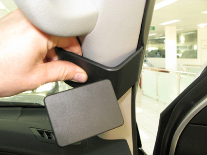 Brodit ProClip 604469 voor Toyota LandCruiser 200 2008-2015 - montagepositie op dashboard
