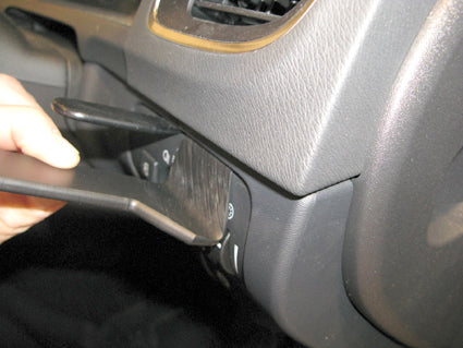 Brodit ProClip 604525 voor Volvo V60 2011-2018 en Volvo S60 2011-2018 - montagepositie op dashboard