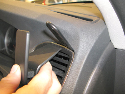 Brodit ProClip 604525 voor Volvo V60 2011-2018 en Volvo S60 2011-2018 - ProClip geplaatst in het voertuig