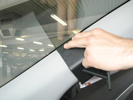 Brodit ProClip 604529 voor Citroen C4 Aircross 2013-2018, Mitsubishi ASX 2010-2019 en Peugeot 4008 2013-2015 - detail van dashboardmontage