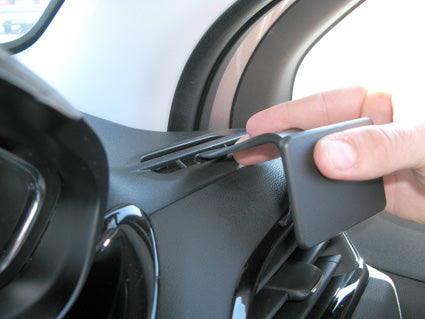 Brodit ProClip 604765 voor Peugeot 208 2012-2019 en Peugeot 2008 2014-2019 - montagepositie op dashboard