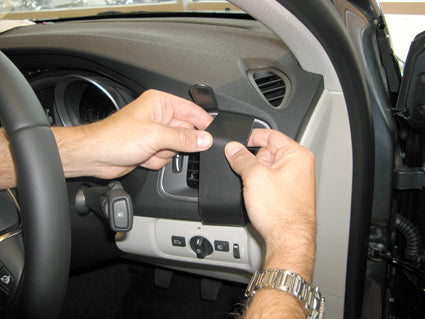 Brodit ProClip 604801 voor Volvo V40 2013-2020 - detail van dashboardmontage
