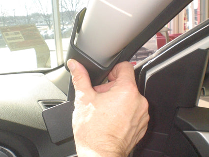 Brodit ProClip 604832 voor Nissan Pulsar 2013-2020 - detail van dashboardmontage