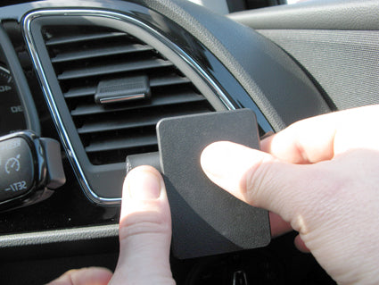 Brodit ProClip 604891 voor Seat Leon 2013-2020 - detail van dashboardmontage