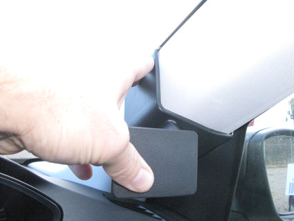 Brodit ProClip 604953 voor Peugeot 308 2014-2021 - detail van dashboardmontage