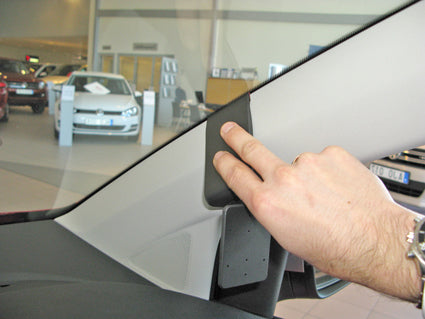 Brodit ProClip 604997 voor Seat Mii 2012-2022, Skoda Citigo 2012-2022 en Volkswagen UP 2012-2019 - detail van dashboardmontage