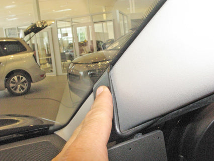 Brodit ProClip 605043 voor Citroen C4 Cactus 2015-2017 - detail van dashboardmontage