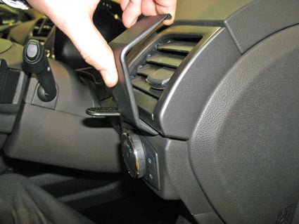 Brodit ProClip 605078 voor Ford Mondeo 2015-2022 - detail van dashboardmontage